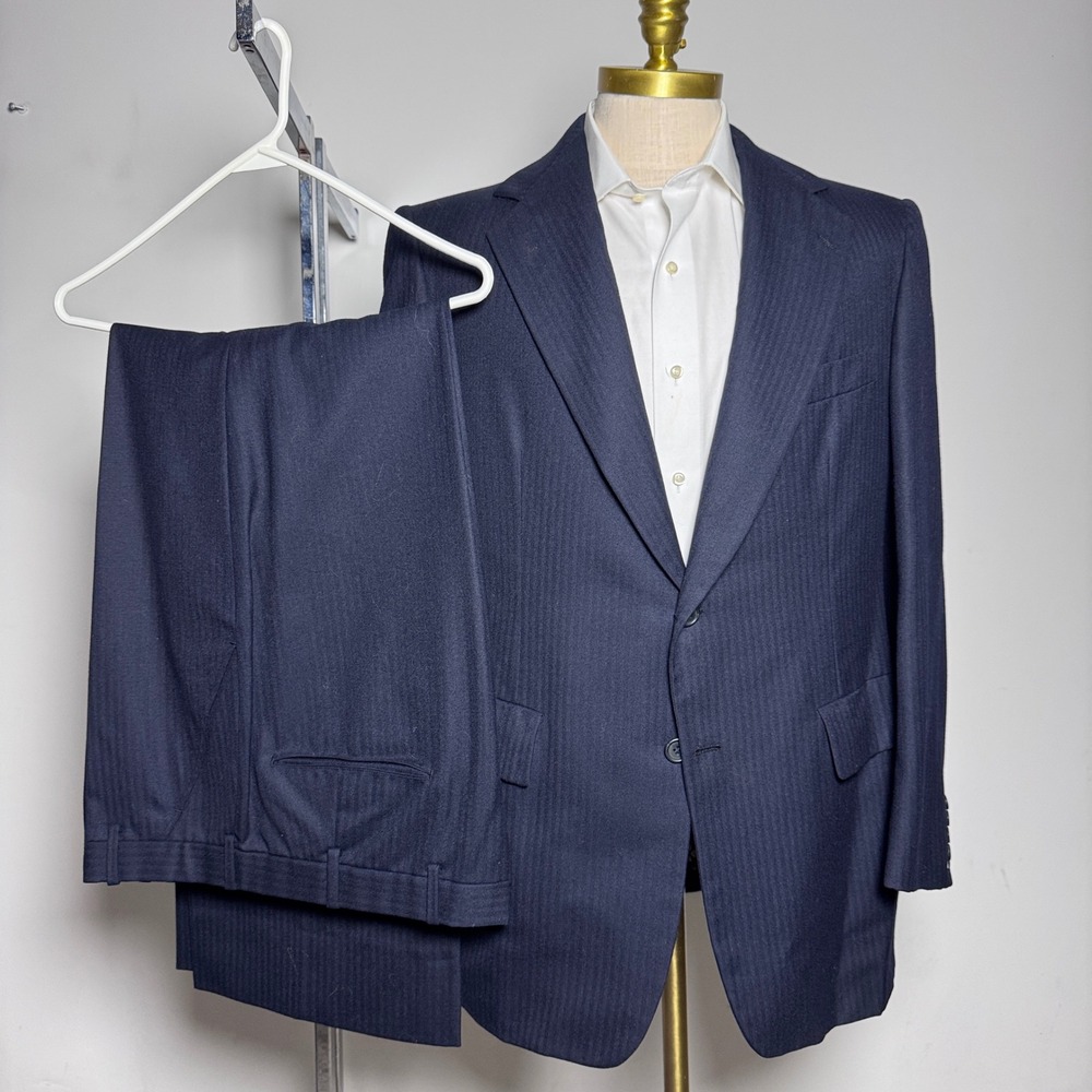1970s Hickey Freeman Suit Mens 40L 37x32 Navy Blue Herringbone Vintage Wool